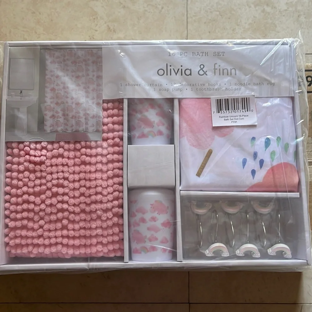 Olivia Finn Rainbow Unicorn 16 Piece Bath Set